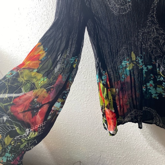 Women’s top Charming Charlie - Picture 3 of 3